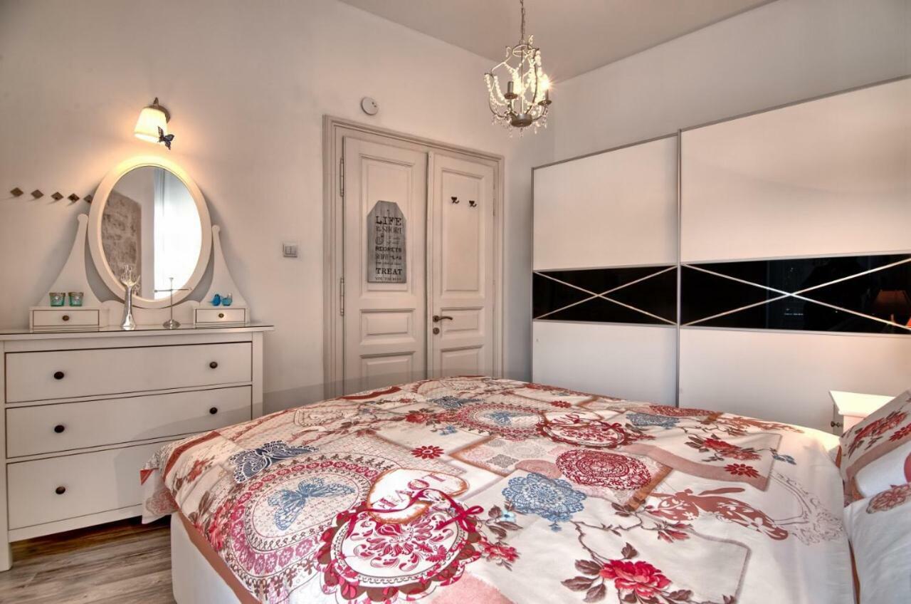 Appartement Luxury With Sea View à Pula Extérieur photo